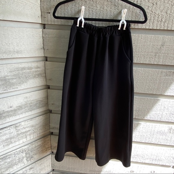 Super High Black Structured Culottes | Pockets - Picture 5 of 9